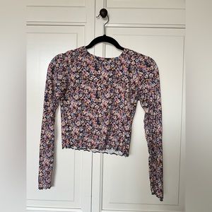 Floral, Wild Fable cropped long sleeve. Size medium.